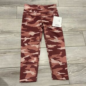 NWT Athleta Girl High Rise Stash Your Treasured Capri Leggings Camo Size M/8-10